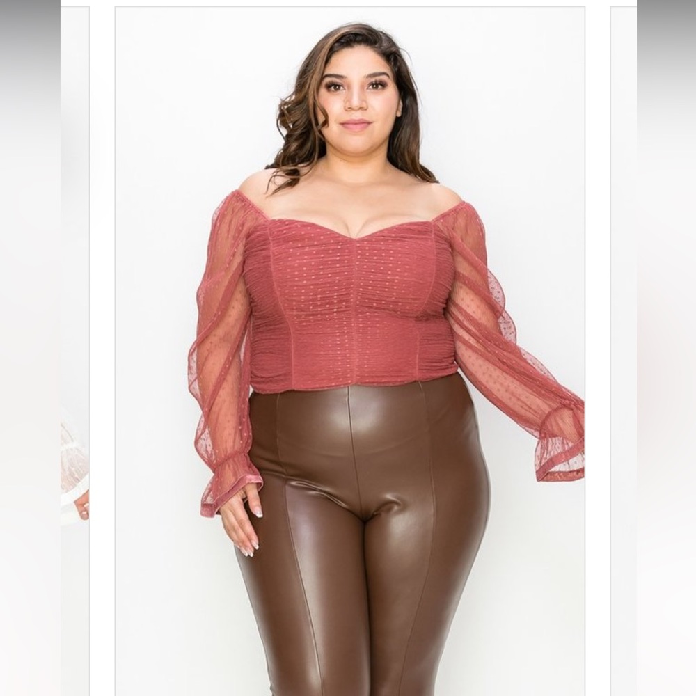 Plus-size sweetheart neck top💗💗